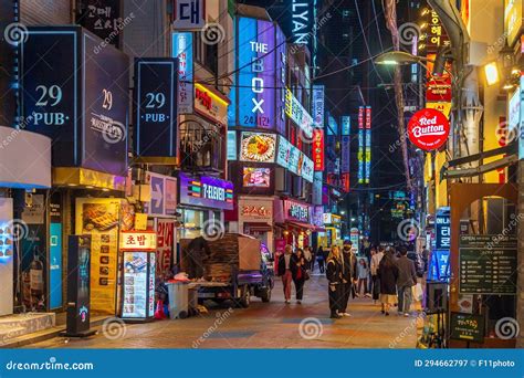 Crowds at the Gangnam District Nightlife in Seoul Editorial Photography ...