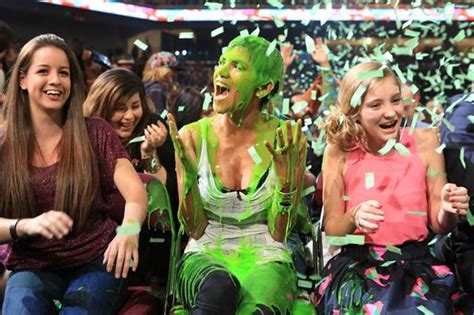 Messy Celebrity Polls: Halle Berry slimed from many angles