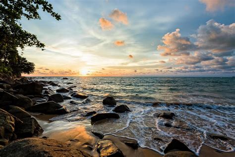 Sunset at beach in Thailand 16738783 Stock Photo at Vecteezy