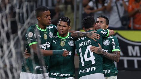 Na Justiça! Mulher pede que titular do Palmeiras reconheça paternidade ...