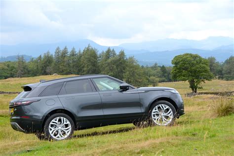 RANGE ROVER VELAR P400e REVIEW - GreenCarGuide.co.uk