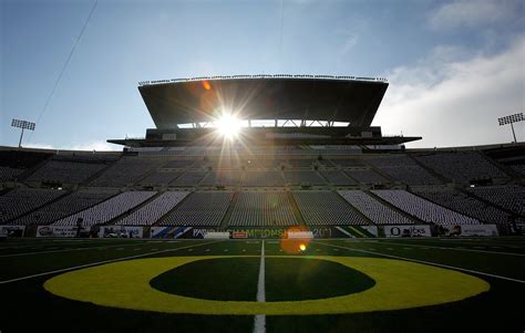 oregon ducks stadium wallpaper large | Oregon ducks, Stadium wallpaper ...