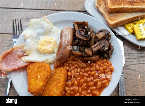 Full English cooked breakfast, traditional british breakfast, uk Stock ...