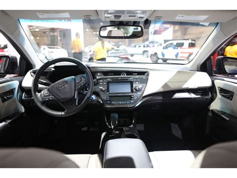 2018 Toyota Avalon Hybrid: 19 Interior Photos | U.S. News