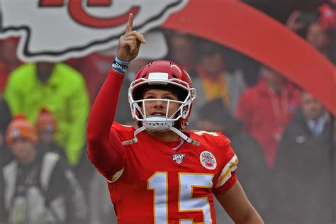 Patrick Mahomes tops five Chiefs on PFF’s top 50 NFL players for 2020 ...