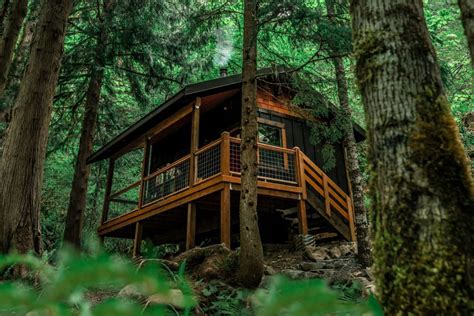 Stay The Weekend At One Of Oregon's Most Gorgeous Secluded Cabins