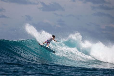 The Complete Guide to Surfing The Maldives For All Budgets & Skill Levels