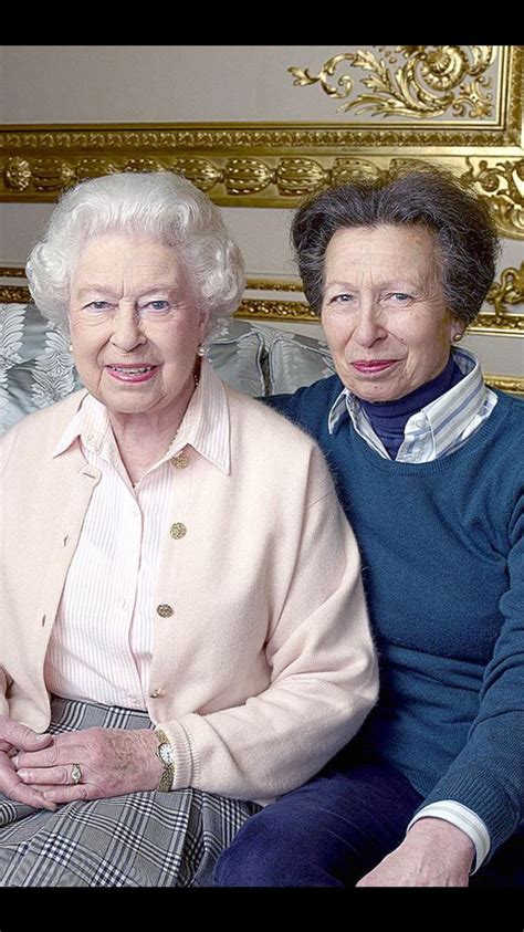 Pin by Judy Mundt on The Royals | Queen elizabeth photos, Her majesty ...