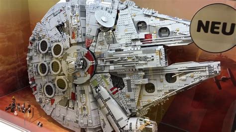 UCS Millennium Falcon Display im LEGO Store Frankfurt - YouTube