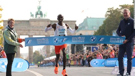 Kenya's Eliud Kipchoge Breaks Own World Record In Berlin Marathon ...