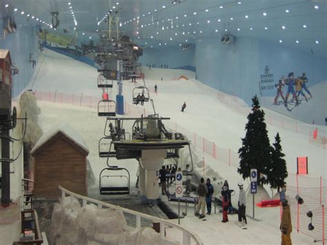 Dubai - Ski Dubai Snow Park