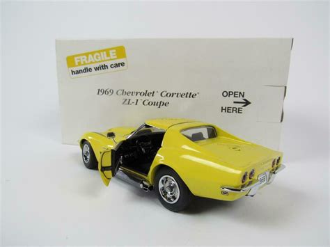 1969 Chevrolet Corvette ZL1 Coupe Danbury Mint 1:24 scale diecast model ...