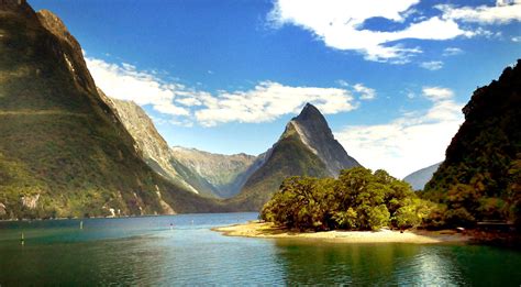 Milford Sound NZ | Milford Sound / Piopiotahi is a fiord in … | Flickr