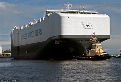 World's largest car transporter Hoegh Target arrives in UK from China | Daily Mail Online