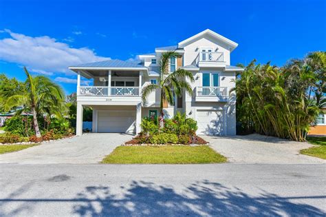 Atlantis Beach House - Vacation Rental in Bradenton Beach,Florida | AMI Locals