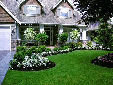 6 Tips for Using Black Mulch in Landscaping - homeyou