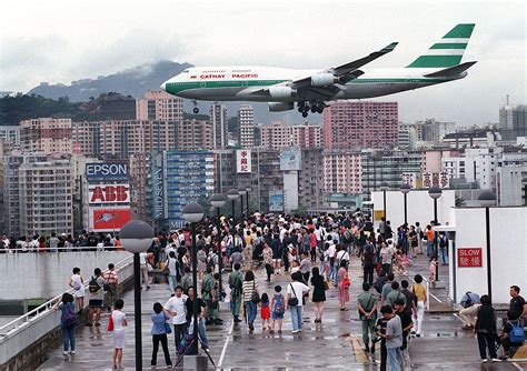 See the Crazy Landings at Kai Tak, Closed 20 Years Ago