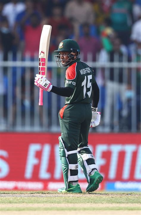 Mushfiqur Rahim rocks back to play a cut | ESPNcricinfo.com