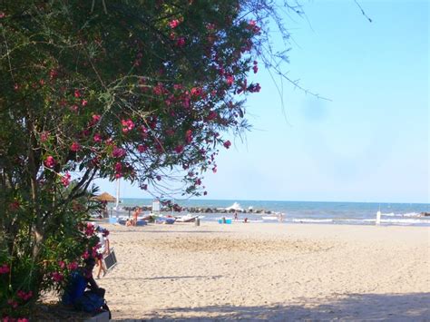 Abruzzo Beaches | Blue Flag Beaches in Abruzzo Adriatic Coast ⛱