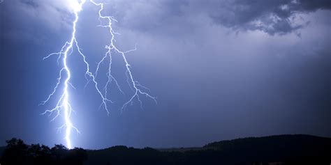 Wie entstehen Blitze und Gewitter?