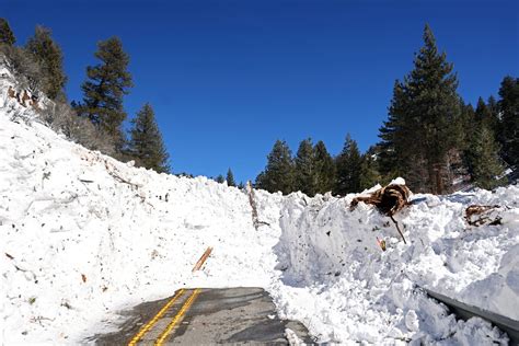 In Southern California, Snow Has Trapped People for Days - The New York ...