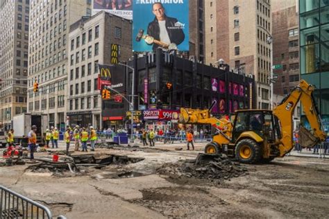 127-year-old water main gives way under NYC’s Times Square, flooding ...