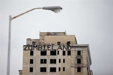 Zombieland: the abandoned buildings of Detroit