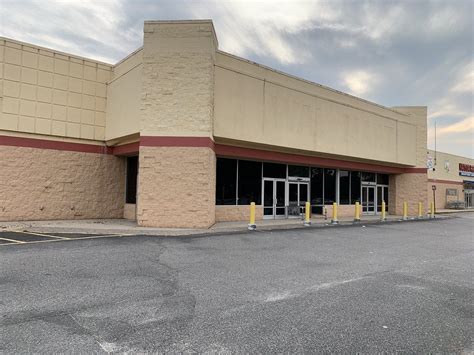 Former Walmart in Elizabeth City, North Carolina [4032 x 3024] : r ...