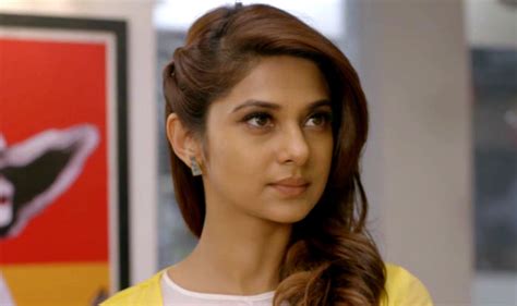 Beyhadh actress Jennifer Winget’s Hairstyle and Makeup: Step-by-step guide to nail Jennifer ...