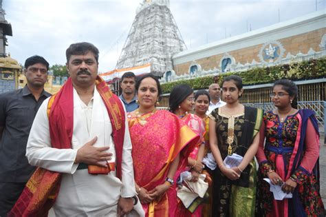 Rajya Sabha MP CM Ramesh offers prayes at Tirumala – Tirumala Updates