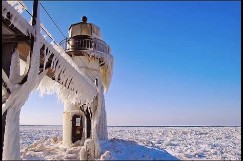 Lake Michigan’s Famous Frozen Lighthouses - Snow Addiction - News about Mountains, Ski ...