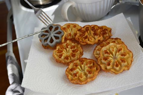 Scandinavian Rosettes - Dinner With Julie