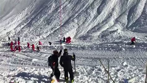 French Alps Avalanche kills, traps skiers near Tignes resort - CBS News