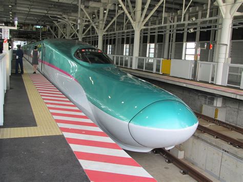 Japan and more : Beautiful new Hayabusa Shinkansen!