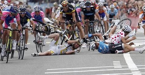 Bicycle Race Multi-Rider Crash - Video | eBaum's World