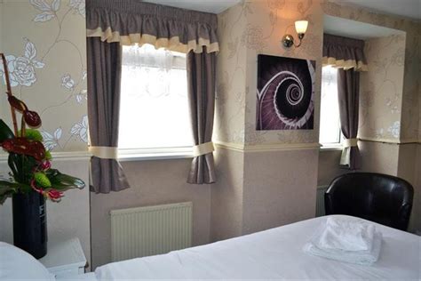 Lyndene Hotel Blackpool - Compare Deals