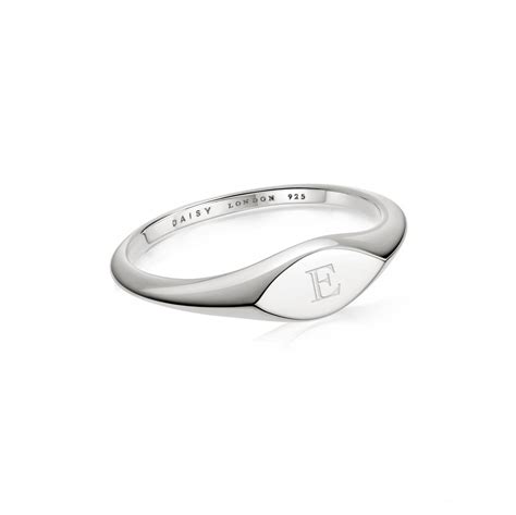 Estée Lalonde Mini Signet Ring Sterling Silver – Daisy London