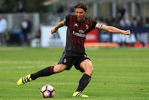 Riccardo Montolivo nearing AC Milan return