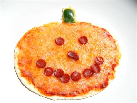 Easy to Make Pumpkin Shaped Pizza - This Ole Mom