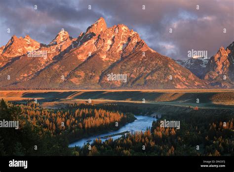 Sunrise over the Tetons from Snake River Overlook in Grand Teton ...