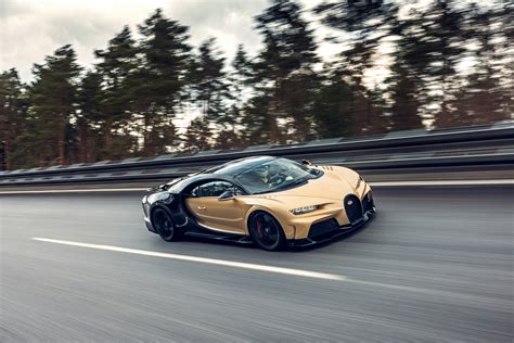 Photos: 2022 Bugatti Chiron Super Sport in New Colors - Gold and Black ...