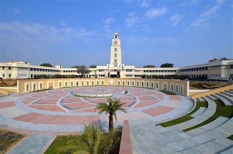 Top Private Universities in India - Careerguide