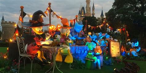 complete-guide-to-halloween-at-tokyo-disney-resort - Living + Nomads – Travel tips, Guides, News ...