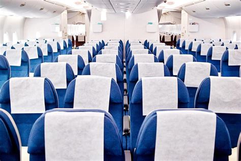 12 Flight Attendant Tips for an Easy Flight