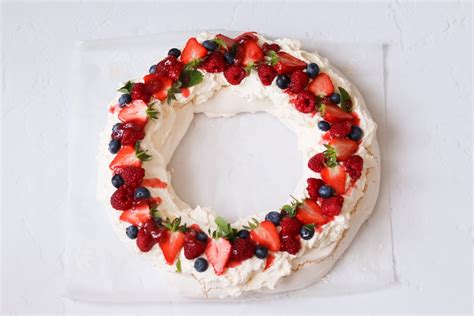 Mary Berry Pavlova (Christmas Wreath) - My Morning Mocha