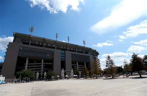 Arkansas Razorbacks Football Is Returning To 710 KEEL [PHOTOS]