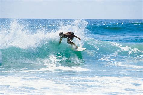 GCT 006054 Surfers Paradise Surfing | Langports