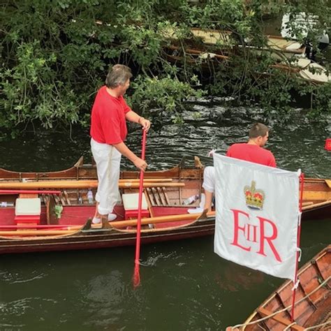 Swan Upping on the River Thames in London. Photo Credit: © Guy Fairbank. - Guide London