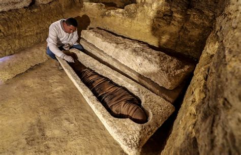 Hallan en Egipto tumbas de sacerdotes de los dioses Thot y Horus de ...