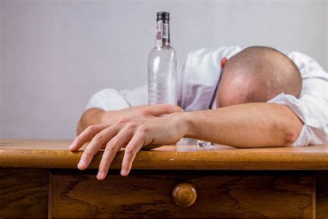 Stages of Alcohol Withdrawal and Tips for Dealing With Them | Health Tips